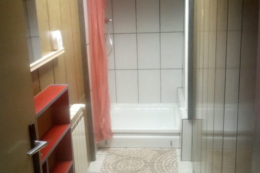 Iznajmljujem namješten stan