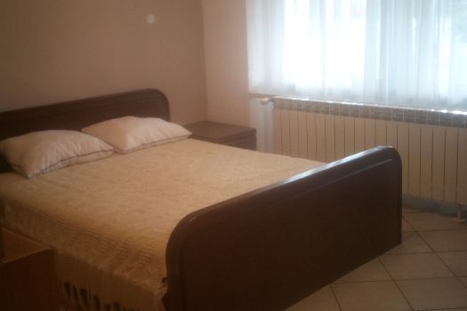 Iznajmljujem namješten stan