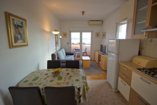 Trosobni stan 85 m2 s garažom za najam, Kaštel Gomilica, u stambenoj zgradi