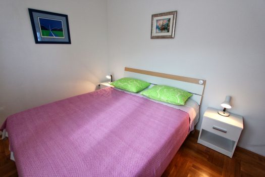 Trosobni stan 85 m2 s garažom za najam, Kaštel Gomilica, u stambenoj zgradi