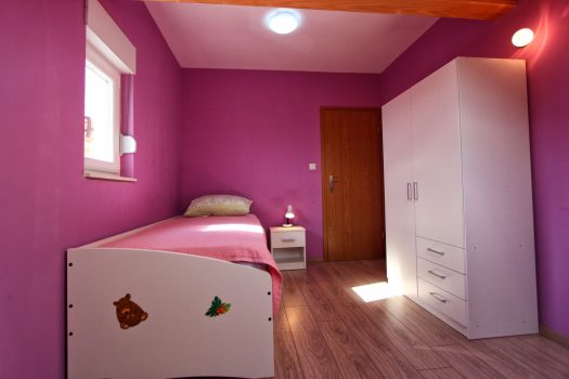 Trosobni stan 85 m2 s garažom za najam, Kaštel Gomilica, u stambenoj zgradi