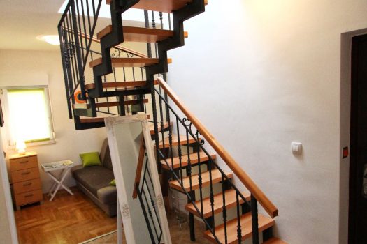 Trosobni stan 85 m2 s garažom za najam, Kaštel Gomilica, u stambenoj zgradi