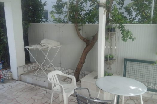 DUGOROČNI NAJAM – Garsonijera: Kaštel Kambelovac, 25 m2