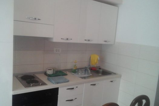 DUGOROČNI NAJAM – Garsonijera: Kaštel Kambelovac, 25 m2