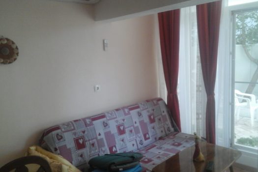 DUGOROČNI NAJAM – Garsonijera: Kaštel Kambelovac, 25 m2