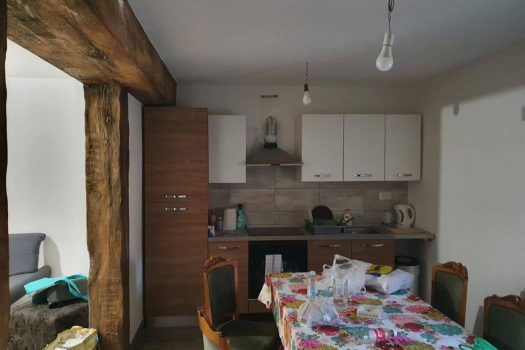 Stan u obiteljskoj kući za najam!