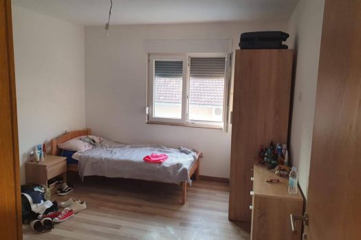 Stan u obiteljskoj kući za najam!