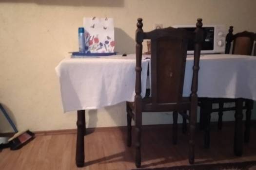 Povoljno iznajmljujem trosobni stan sa zasebnim ulazom u obiteljskoj kuči.