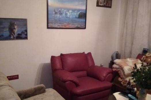 Povoljno iznajmljujem trosobni stan sa zasebnim ulazom u obiteljskoj kuči.