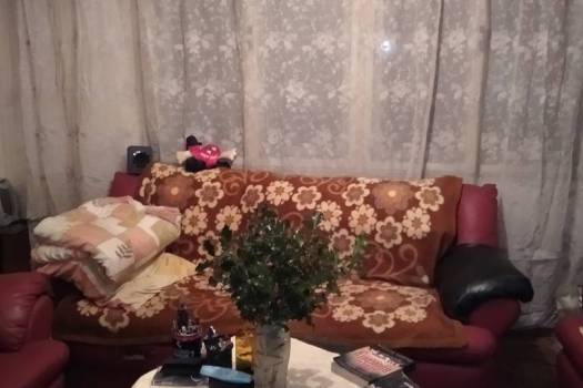 Povoljno iznajmljujem trosobni stan sa zasebnim ulazom u obiteljskoj kuči.