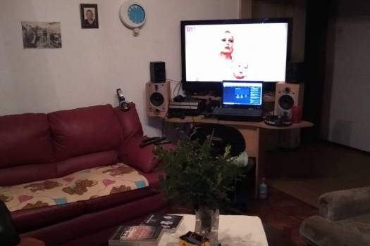 Povoljno iznajmljujem trosobni stan sa zasebnim ulazom u obiteljskoj kuči.