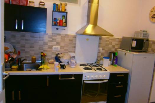 Slobodne sobe u šestersobnom stanu