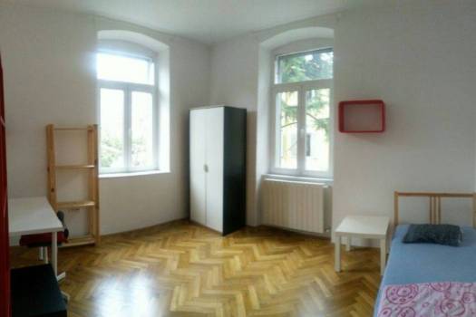 Slobodne sobe u šestersobnom stanu