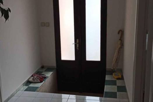 najam soba u centru grada, blizu željezničkog i autobusnog kolodvora, pravnog i ekonomskog i filozofskog fakuteta i odjela za matematiku i fiziku