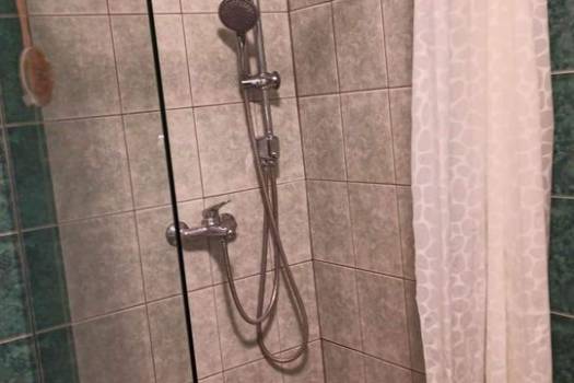 najam soba u centru grada, blizu željezničkog i autobusnog kolodvora, pravnog i ekonomskog i filozofskog fakuteta i odjela za matematiku i fiziku