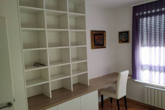 Traži se cimerica : jednokrevetna soba u dvosobnom stanu