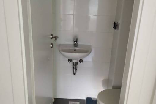 Traži se cimerica : jednokrevetna soba u dvosobnom stanu