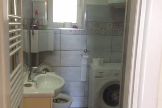 iznajmljujem kuću firmi za 5-6 radnika u Karlovcu,Švarča