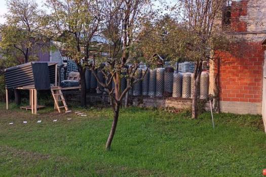 Iznajmljujem kuću sa okučnicom