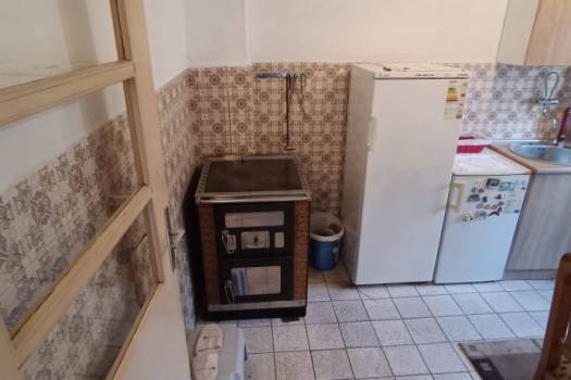 Iznajmljujem kuću sa okučnicom