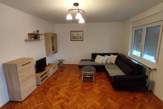 Stan u kući 100m2 u okolici Karlovca. RADNICI/OBITELJ