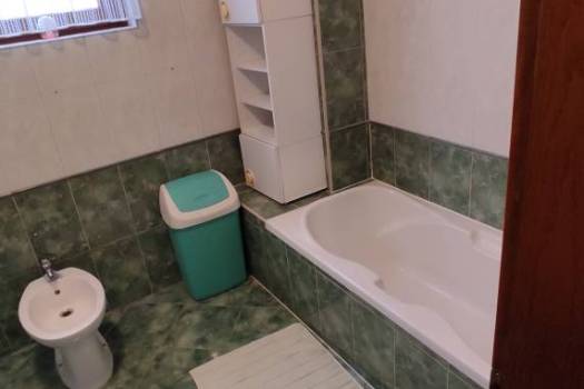 Stan u kući 100m2 u okolici Karlovca. RADNICI/OBITELJ