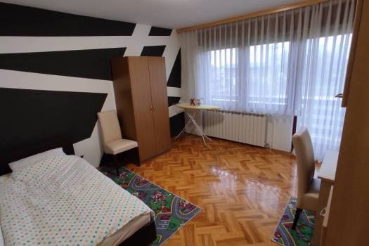 Stan u kući 100m2 u okolici Karlovca. RADNICI/OBITELJ