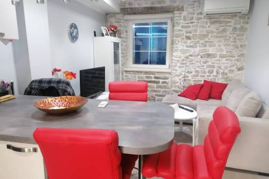 Motovun stara jezgra-apartman za dugoročni najam