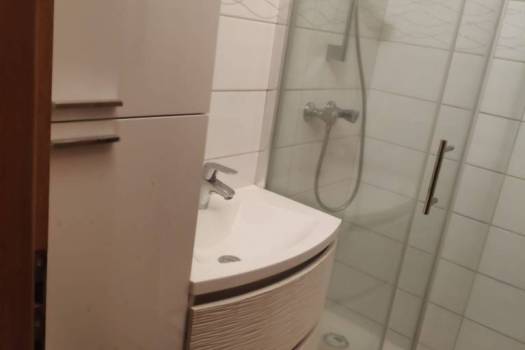 Stan u Puli u kuci 2 kat 350 € + rezijze