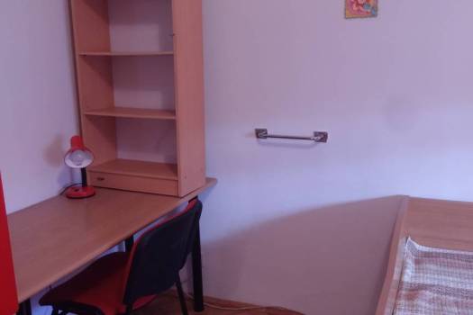 Soba u velikom stanu uz cimericu