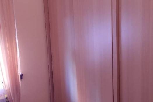 Soba u velikom stanu uz cimericu