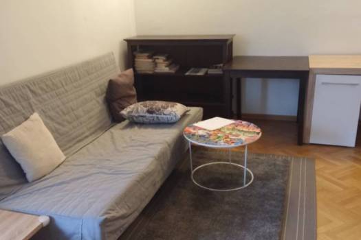 Soba u velikom stanu uz cimericu