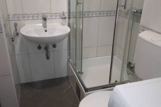 Stan sa garažnim parkirnim mjestom 50.00 m2, Split DUGOROČNO