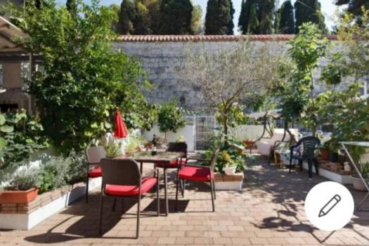 Stan za najam s vrtom u centru Splita